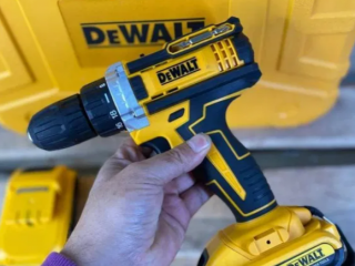 ШУРУПОВЁРТ + НАБОР DeWalt 18v Premium / доставка