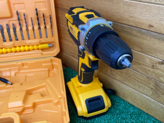 Шуруповерт Dewalt 26v / доставка