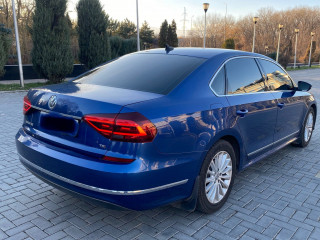 Volkswagen Passat SE