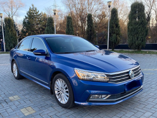 Volkswagen Passat SE