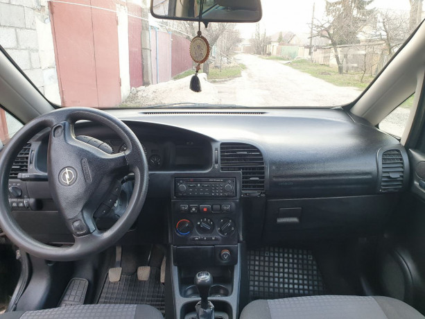 opel-zafira-16-2005-g-big-3