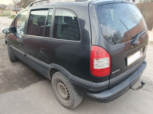 opel-zafira-16-2005-g-big-8