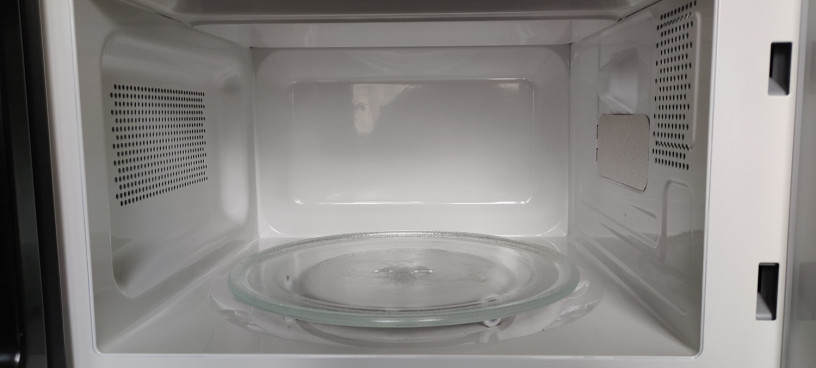mikrovolnovaya-pec-hotpoint-ariston-big-1