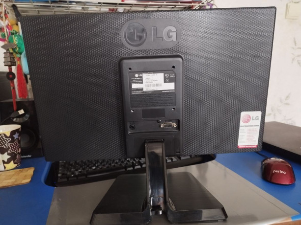 monitor-lg-19en33s-b-big-1