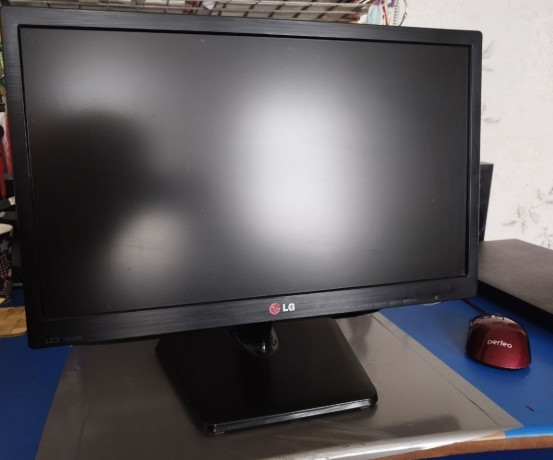 monitor-lg-19en33s-b-big-2