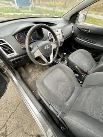 prodam-hyundai-i20-big-4