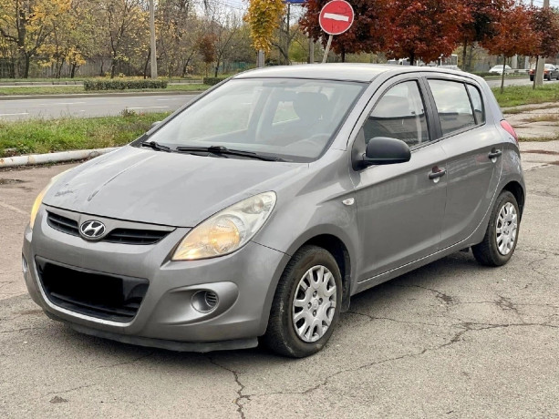 prodam-hyundai-i20-big-3