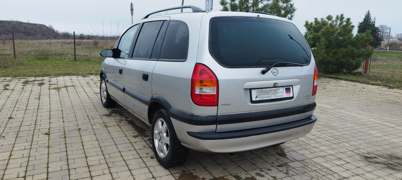 opel-zafira-a-big-3