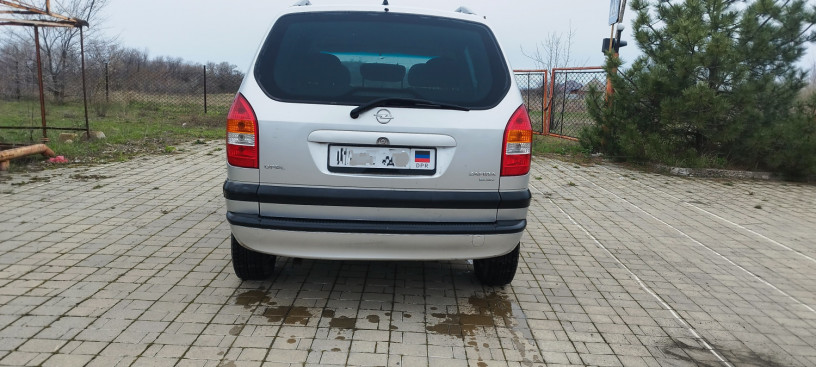 opel-zafira-a-big-2