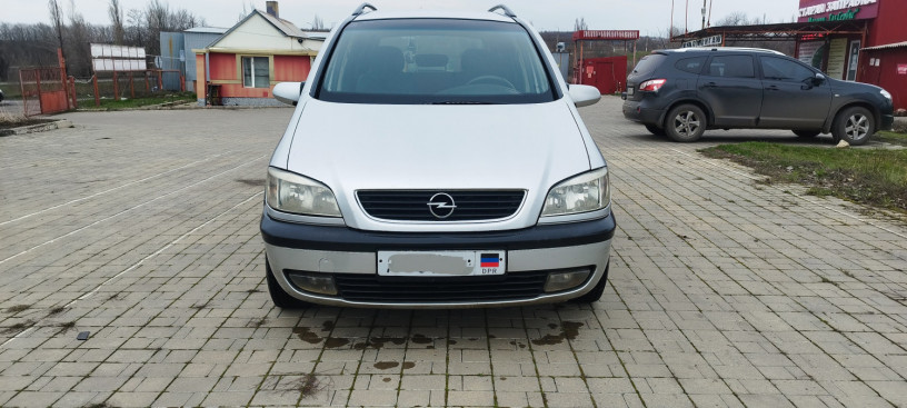 opel-zafira-a-big-0