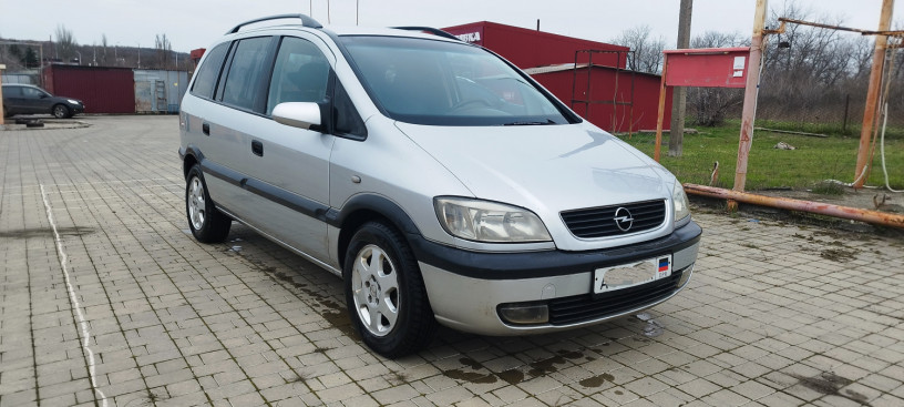 opel-zafira-a-big-1