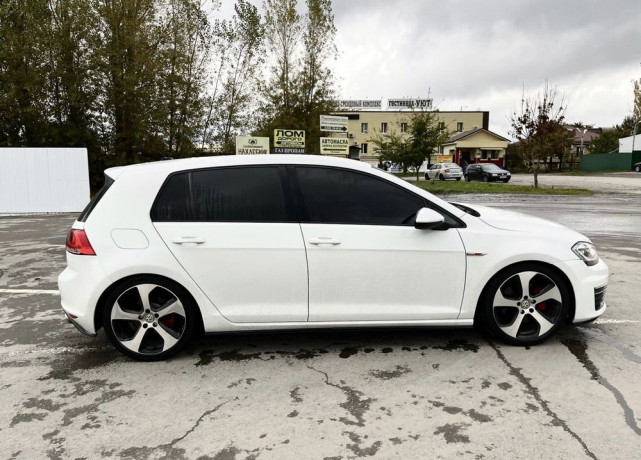 prodaza-volkswagen-golf-gti-2015god-big-4