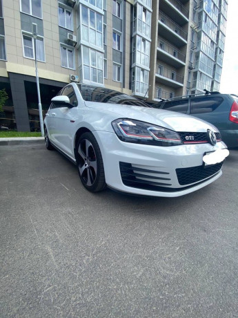 prodaza-volkswagen-golf-gti-2015god-big-1