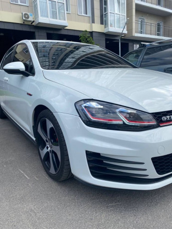 prodaza-volkswagen-golf-gti-2015god-big-0