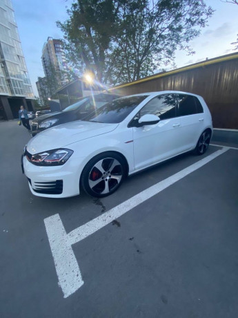 prodaza-volkswagen-golf-gti-2015god-big-2