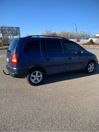 opel-zafira-a-7-mest-big-4