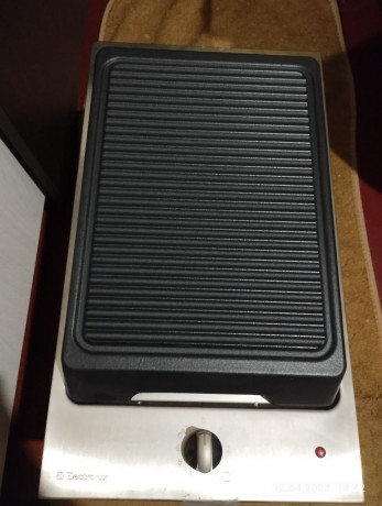 prodam-novyi-vstraivaemyi-gril-barbekyu-electrolux-professional-ehb-310-x-big-4