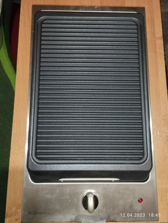 prodam-novyi-vstraivaemyi-gril-barbekyu-electrolux-professional-ehb-310-x-big-1