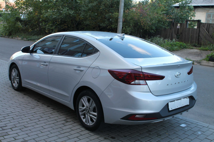 prodaza-hyundai-elantra-big-3
