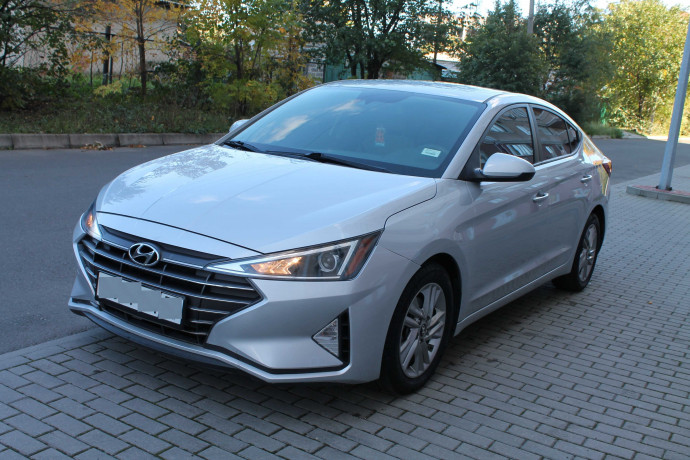 prodaza-hyundai-elantra-big-1