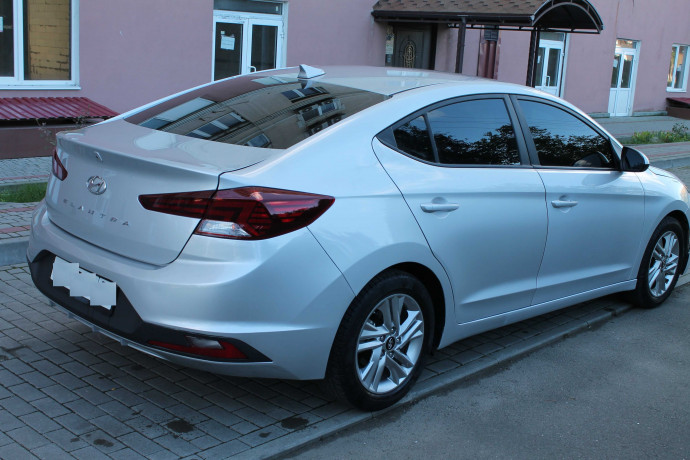 prodaza-hyundai-elantra-big-2