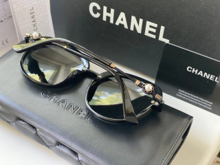 Солнцезащитные очки Chanel