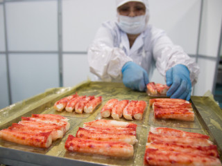 Упаковщицы крабовых палочек