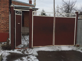 Продам большой дом п. Тепличное