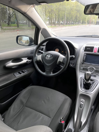 toyota-auris-2007-big-5