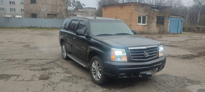cadillac-escalade-2003-big-0