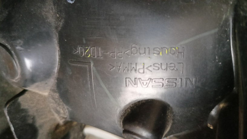 verxnyaya-levaya-voditelskaya-fara-nissan-juke-2012-nissan-zuk-big-3