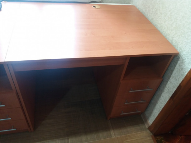 stol-pismennyi-novyi-v-nalicie-3-stola-big-0