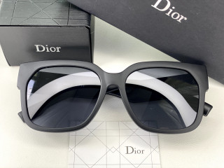 Солнцезащитные очки Dior.