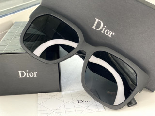 Солнцезащитные очки Dior.