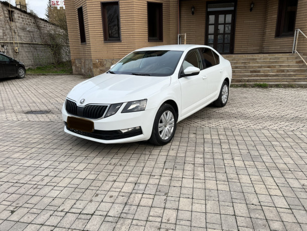 skoda-octavia-2018-avtomat-big-0