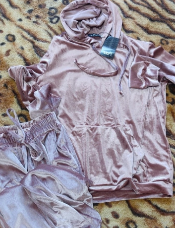 velyurovyi-kostyum-big-1