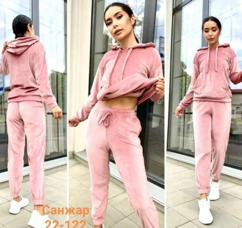 velyurovyi-kostyum-big-0