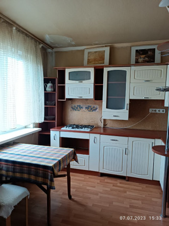 kvartira-posutocno-po-adresu-plkommunarov-1-big-3